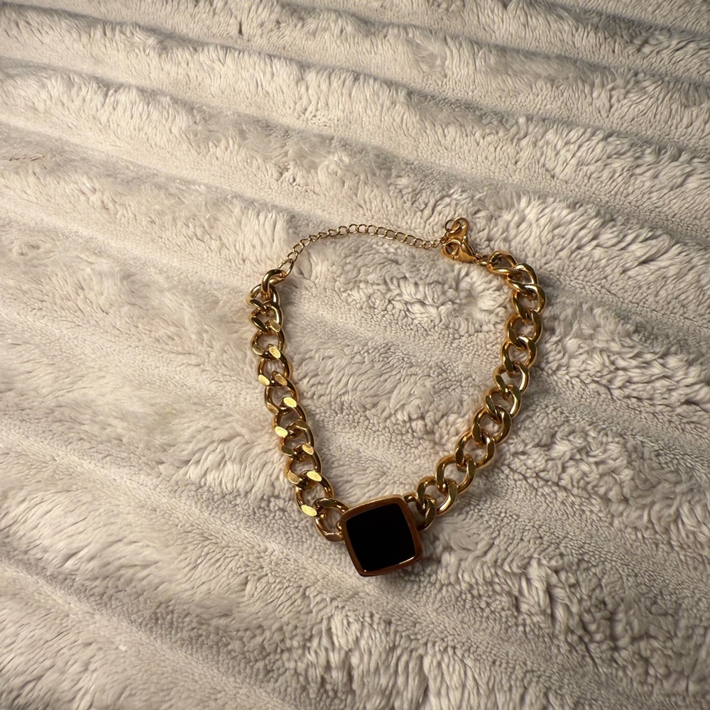 Elegant laminate Gold and Black Chain Necklace